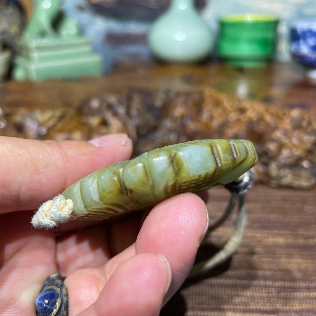 花形彫刻 ペンダント　中国美術品　天然玉