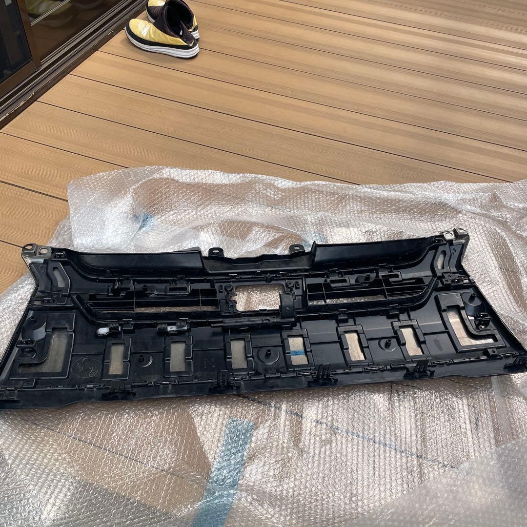 ハイエース6型ダークプライム純正グリル