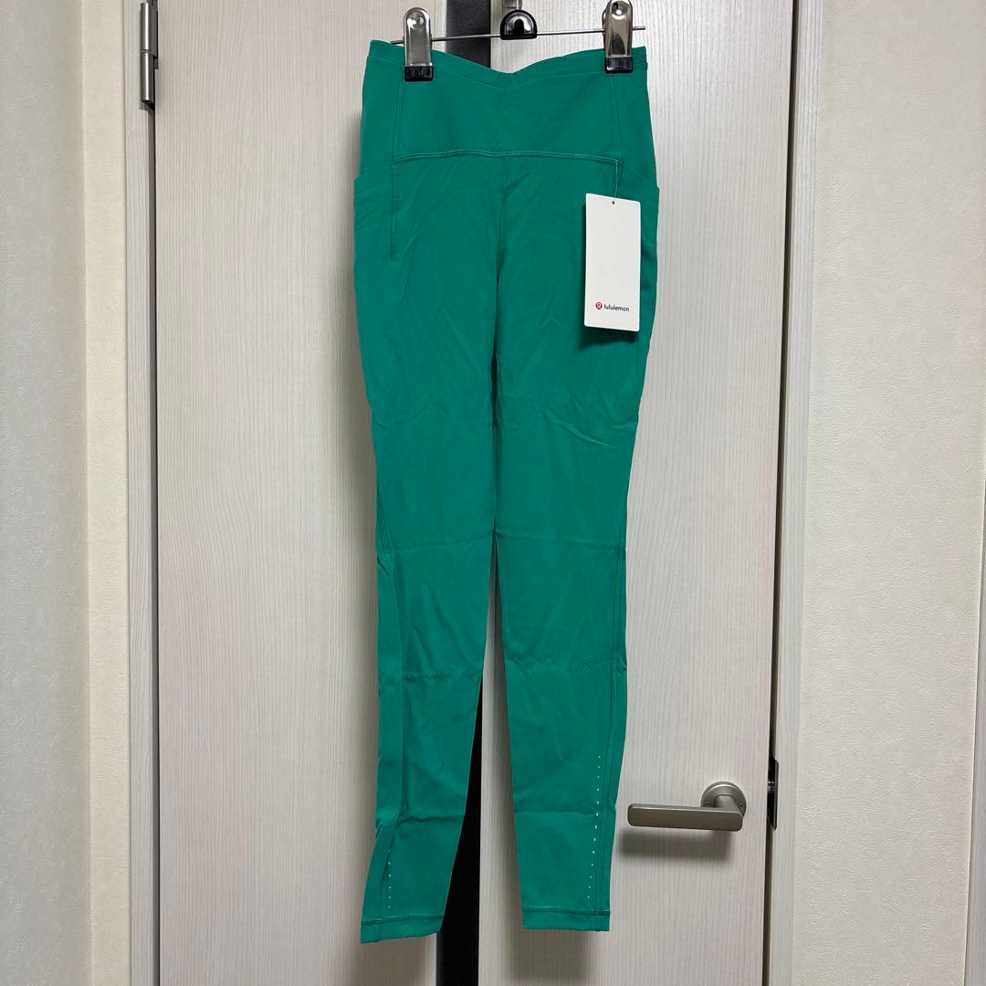 【新品】ルルレモン　ヨガパンツ