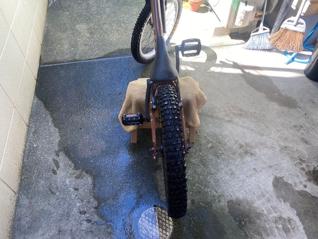 20インチ ブラウン トライアルバイク