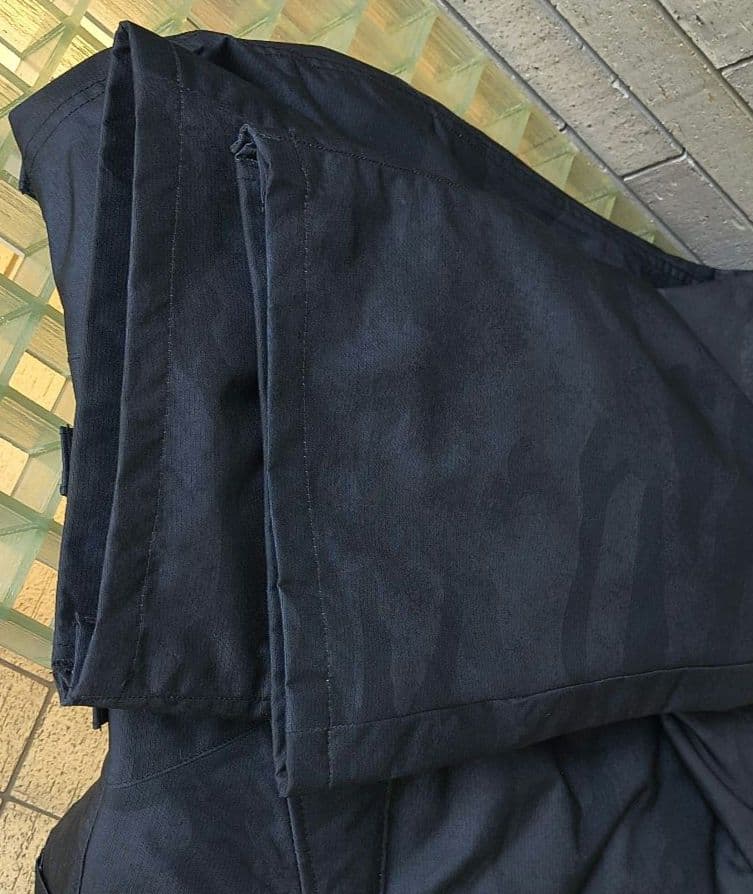 ♠ああ【オークリー】✨新品未使用　スノボードパンツ　ネイビーカモフラージュ