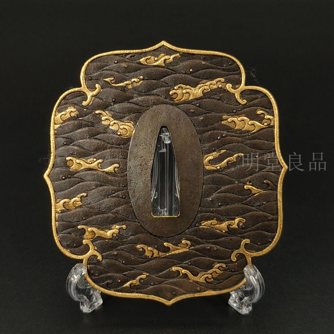 XG77　日本刀装具　刀鍔　海浪の図　銅地　細工　絵金銀　刀剣美術　武道具