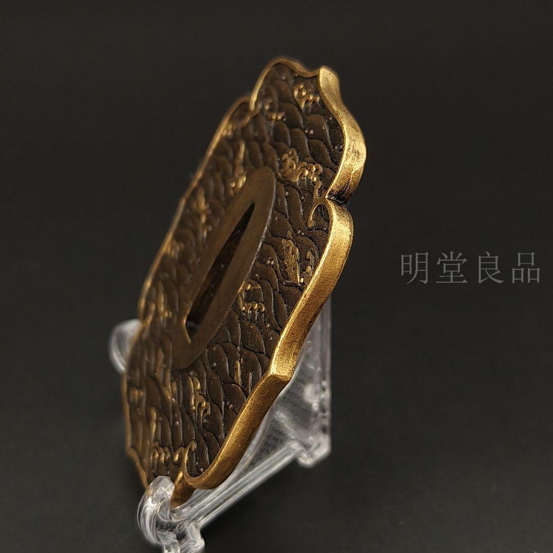 XG77　日本刀装具　刀鍔　海浪の図　銅地　細工　絵金銀　刀剣美術　武道具