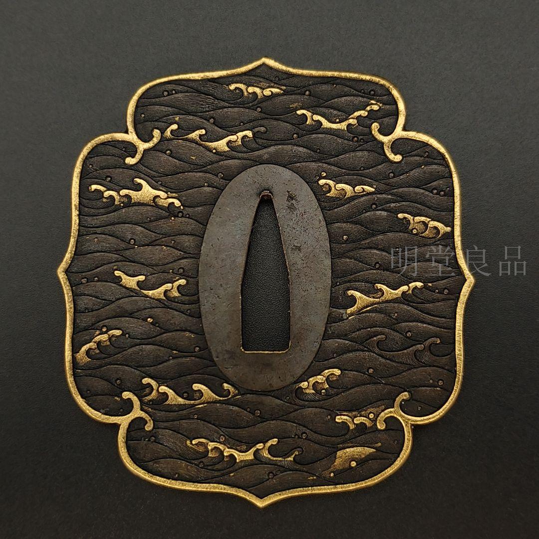 XG77　日本刀装具　刀鍔　海浪の図　銅地　細工　絵金銀　刀剣美術　武道具