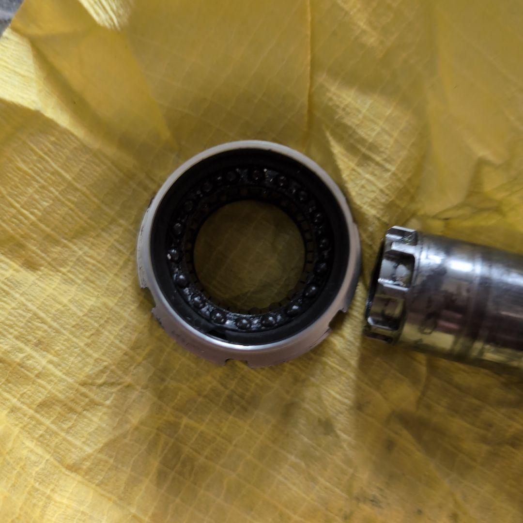 シマノデュラエースBB7700　セラミックボール交換済