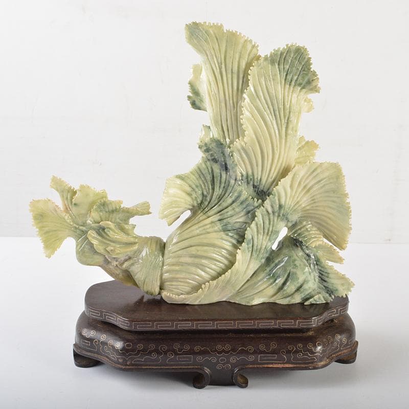 中国　玉石翡翠彫刻　白菜　置物　約2.4kg　金線象嵌唐木台付　V　R6549B