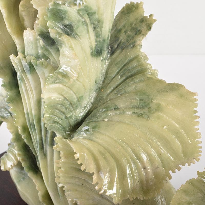 中国　玉石翡翠彫刻　白菜　置物　約2.4kg　金線象嵌唐木台付　V　R6549B
