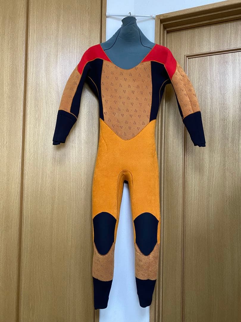 ★超人気メーカー！！【AIR TIGHT】メンズ５×３ｍｍセミドライフルスーツ