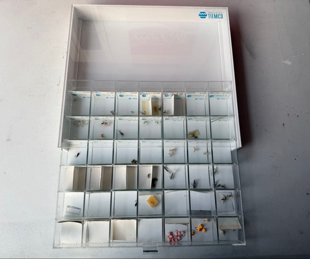 TIEMCO 完成フライ　ケースセット　貴重　フライフィッシング　ティムコ