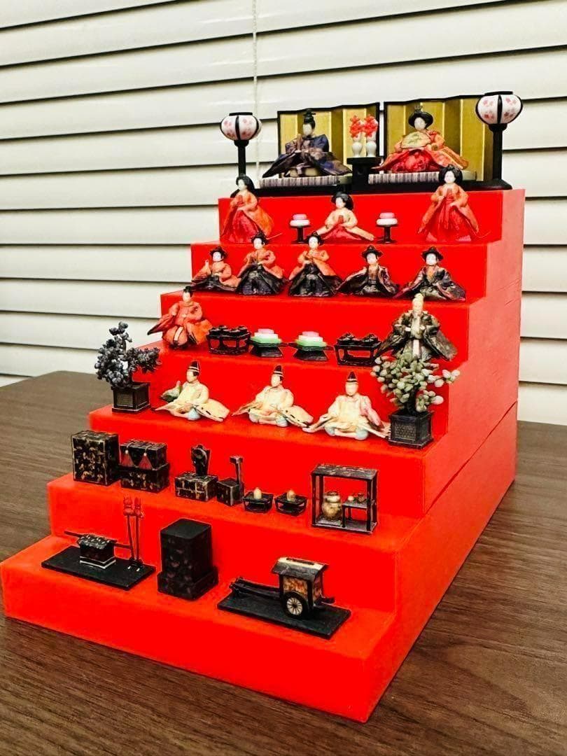 ミニチュア★ひな人形7段飾り★フィギュア★1/64★リーメントに★ドールハウスに