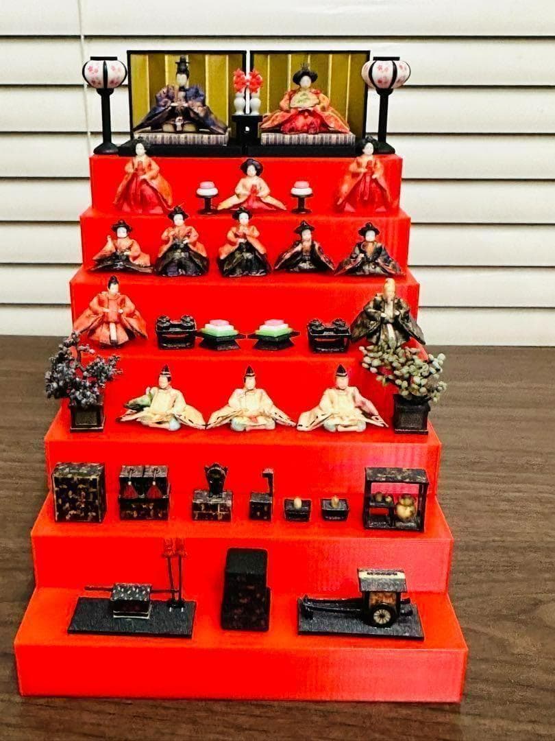 ミニチュア★ひな人形7段飾り★フィギュア★1/64★リーメントに★ドールハウスに