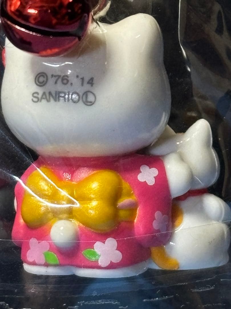 ご当地キティ　成田限定　招き猫　根付け