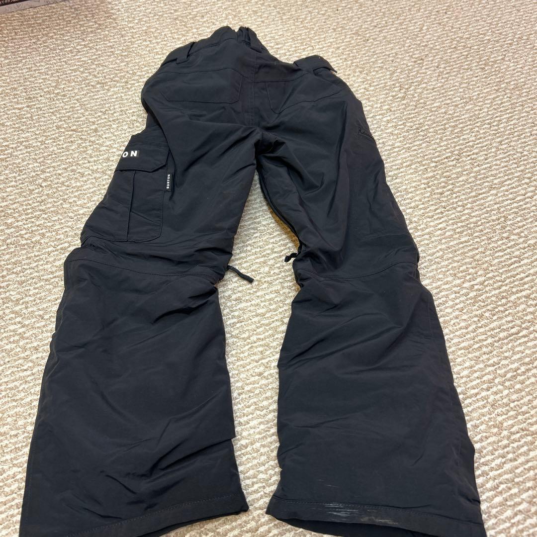 美品BURTON キッズブラック スノーボードパンツxs 110cm120cm