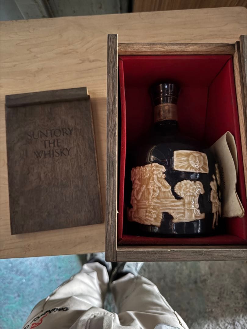 サントリー SUNTORY ザ・ウイスキー 有田焼 陶器ボトル