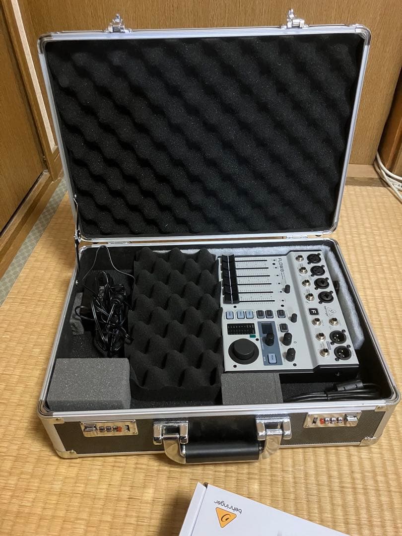 behringer FLOW8 デジタルミキサー　美品　ケース付き