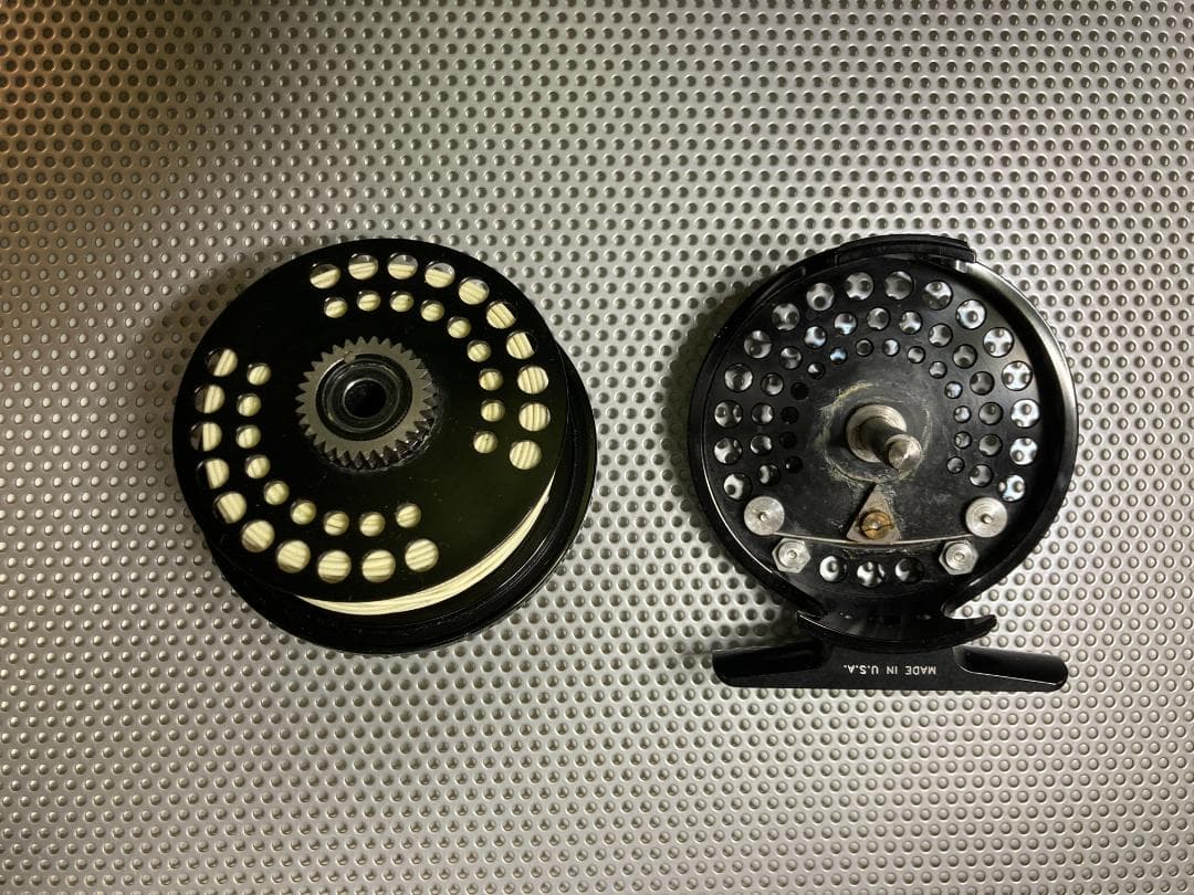 Abel TR1 フライリール　ブラック　　w/ゴールド交換スプール