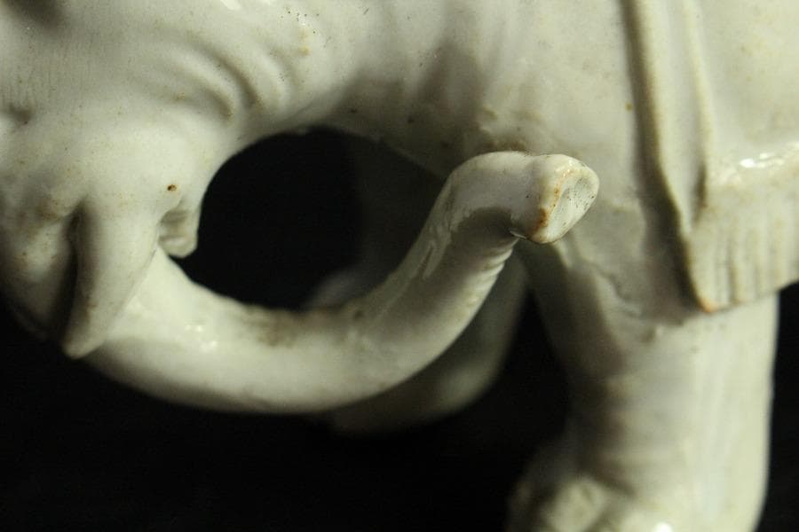 白磁 象乗 置物(K-LC875)