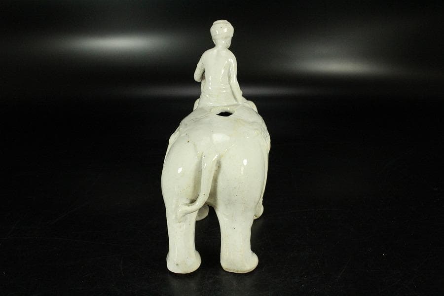 白磁 象乗 置物(K-LC875)
