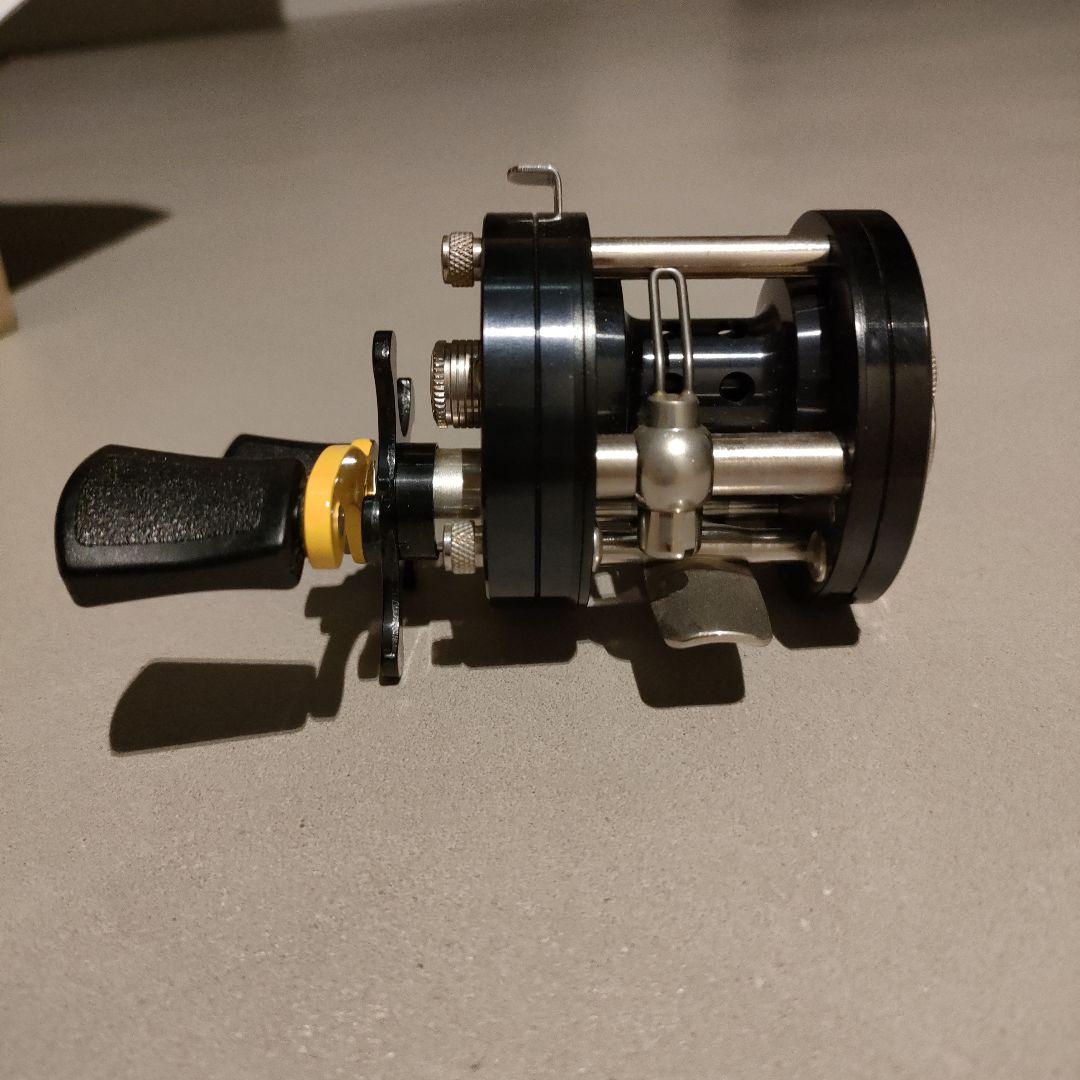 五十鈴リール　bc420sss 右巻き　ベイト　bc421