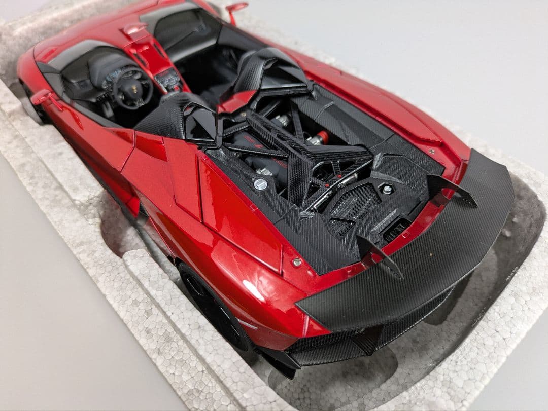 1/18 ミニカー ランボルギーニ　アヴェンタドール J オートアート　レッド