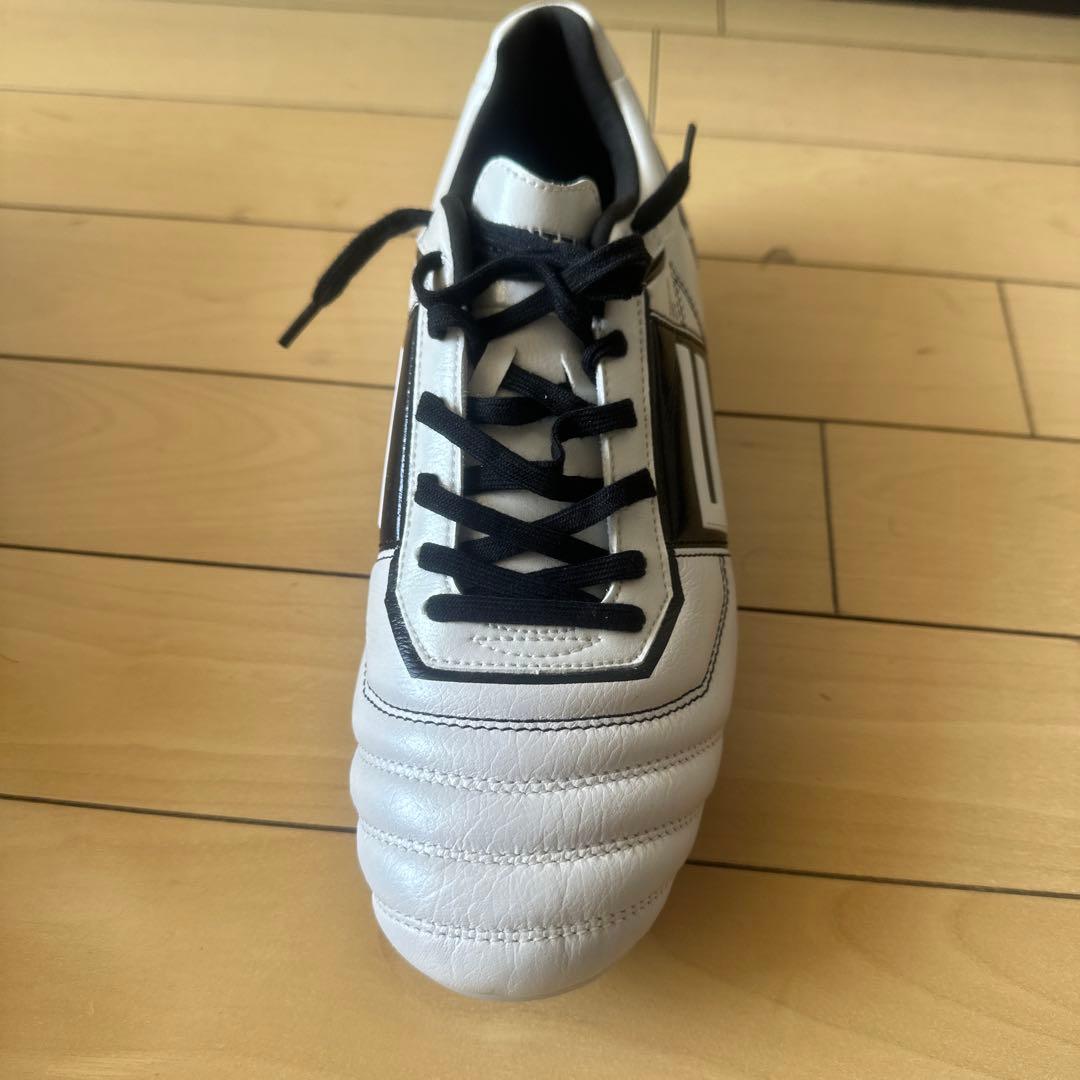 サッカースパイク25.5cm CAPITTEN