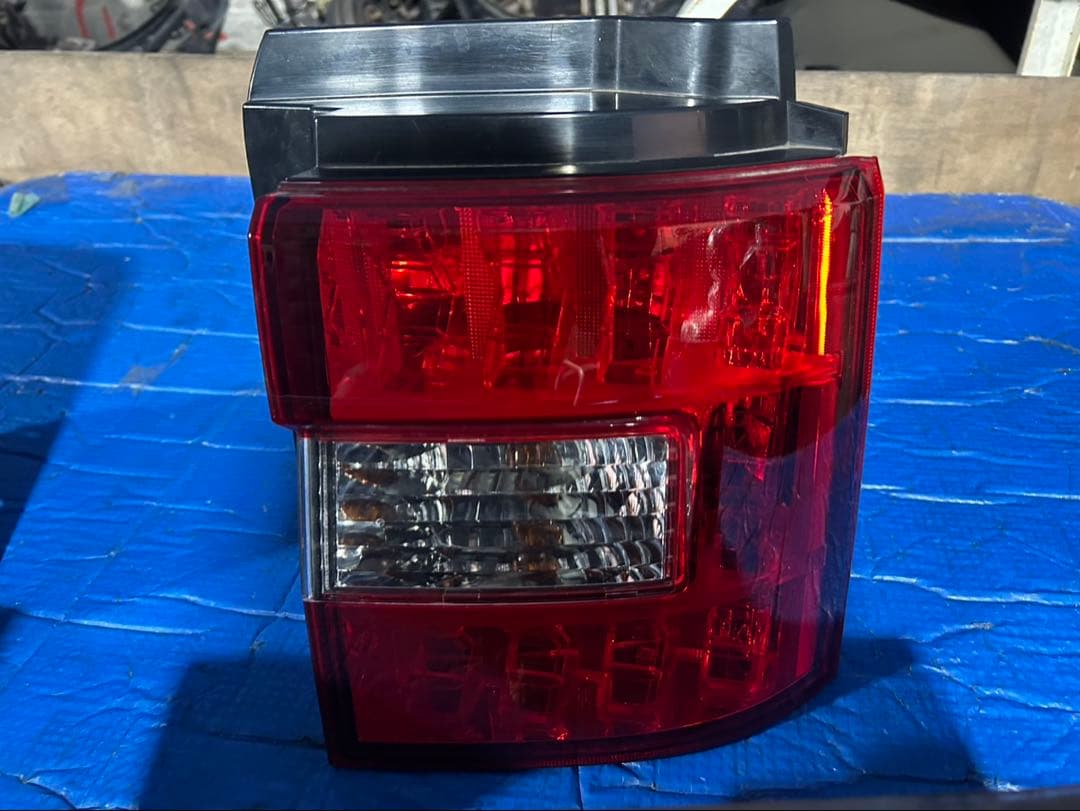 三菱　デリカD5 CV5W テールランプ 左右セット