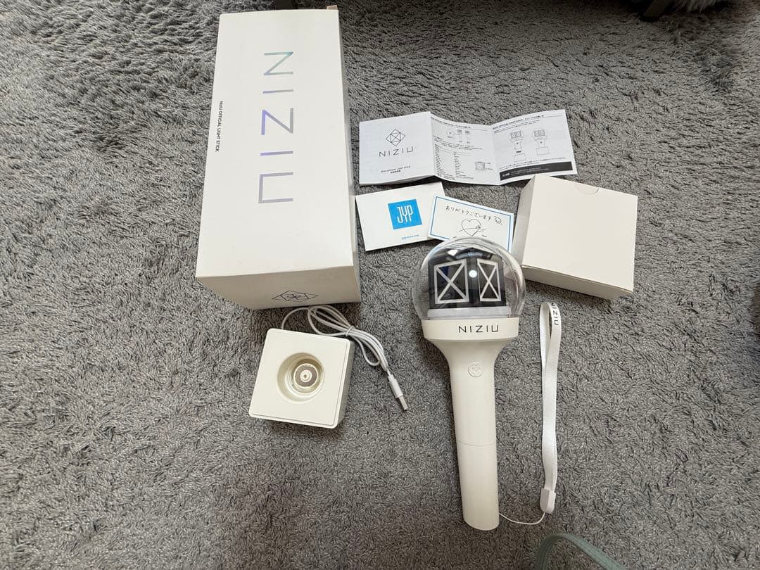 NiziU ペンライト ホワイト 充電スタンド付き