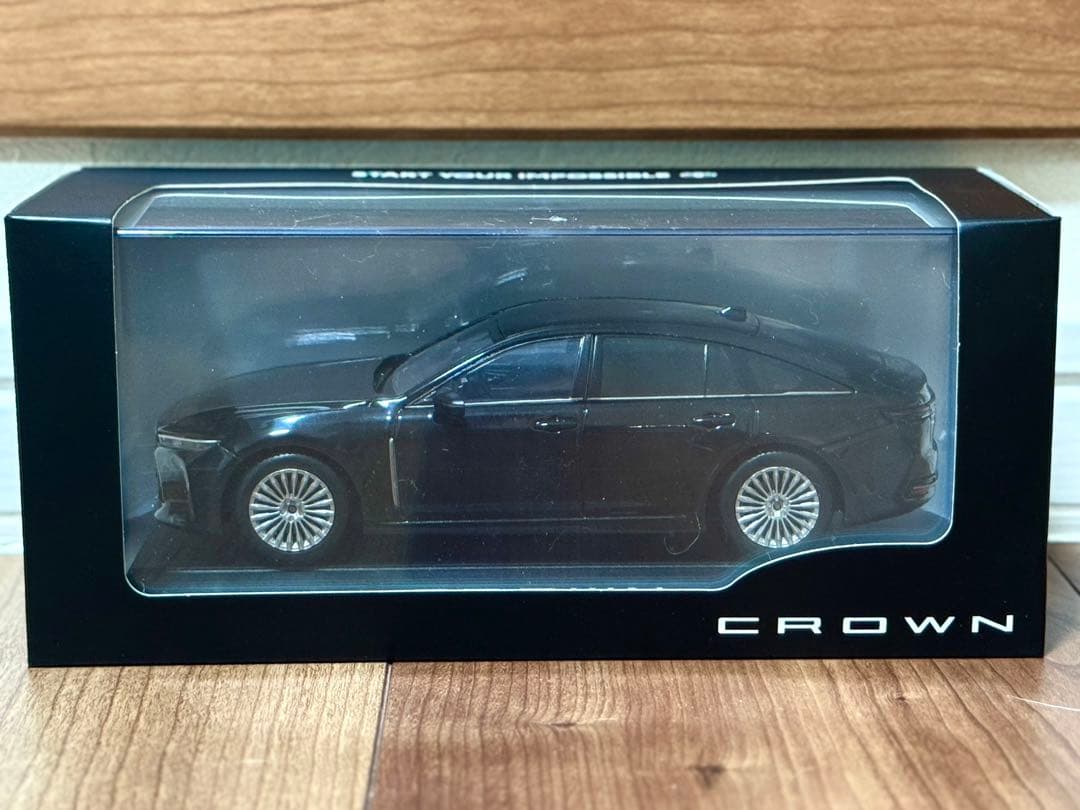トヨタ 新型クラウンセダン ＨＥＶ カラーサンプルミニカー（1/30 スケール）