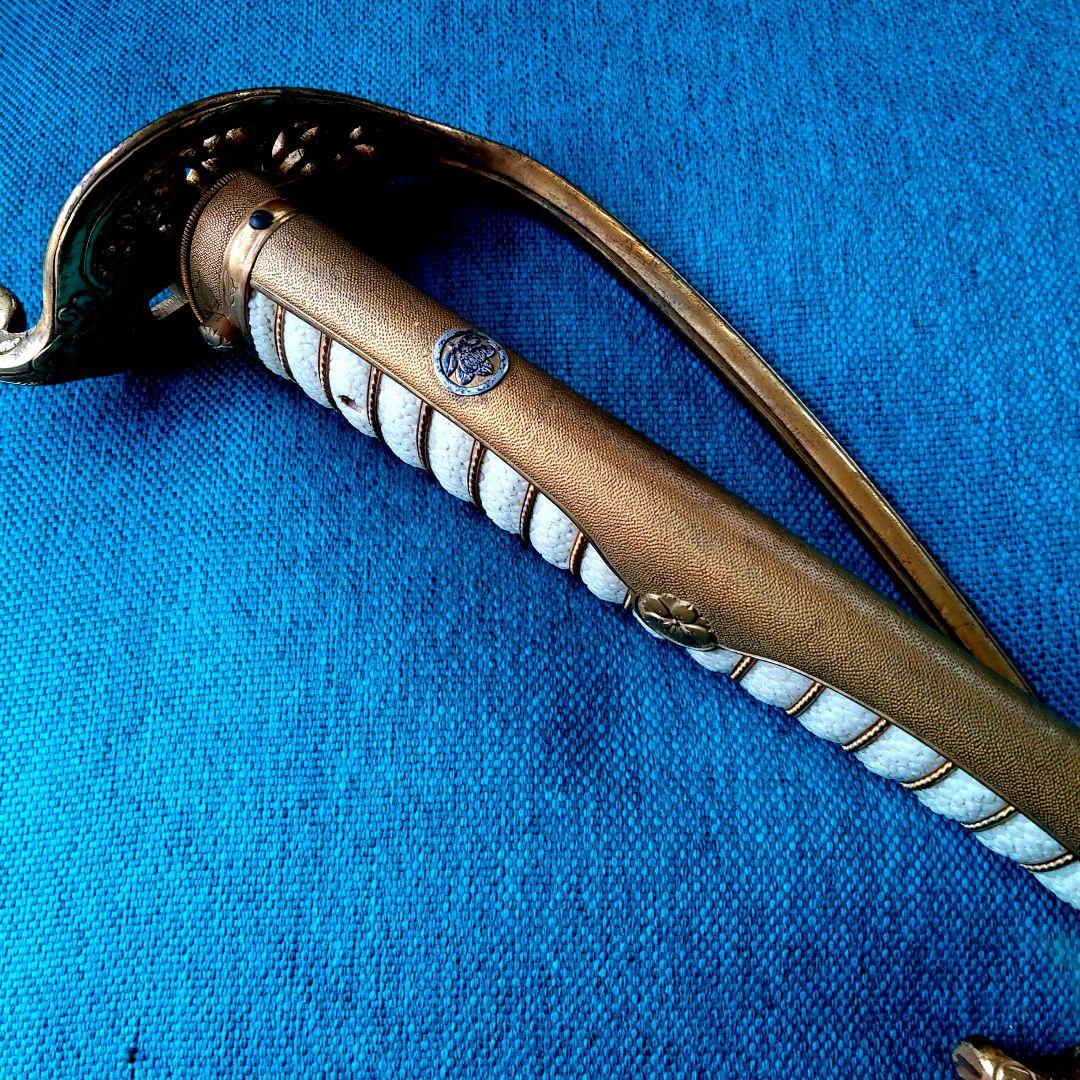 旧日本陸軍・軍刀ノ柄手・家紋入りです。自宅蔵出し。値下不可品。