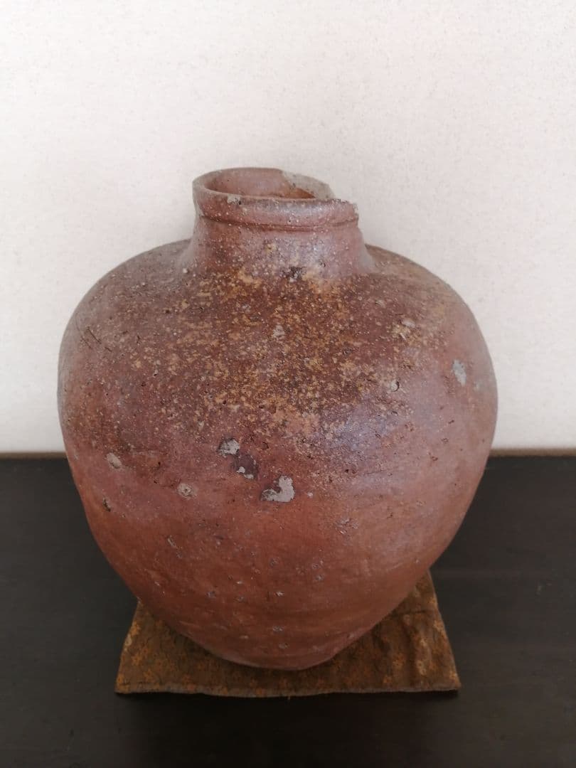 №82　古信楽の壺　特有の柔らかい土肌。　信楽　壺