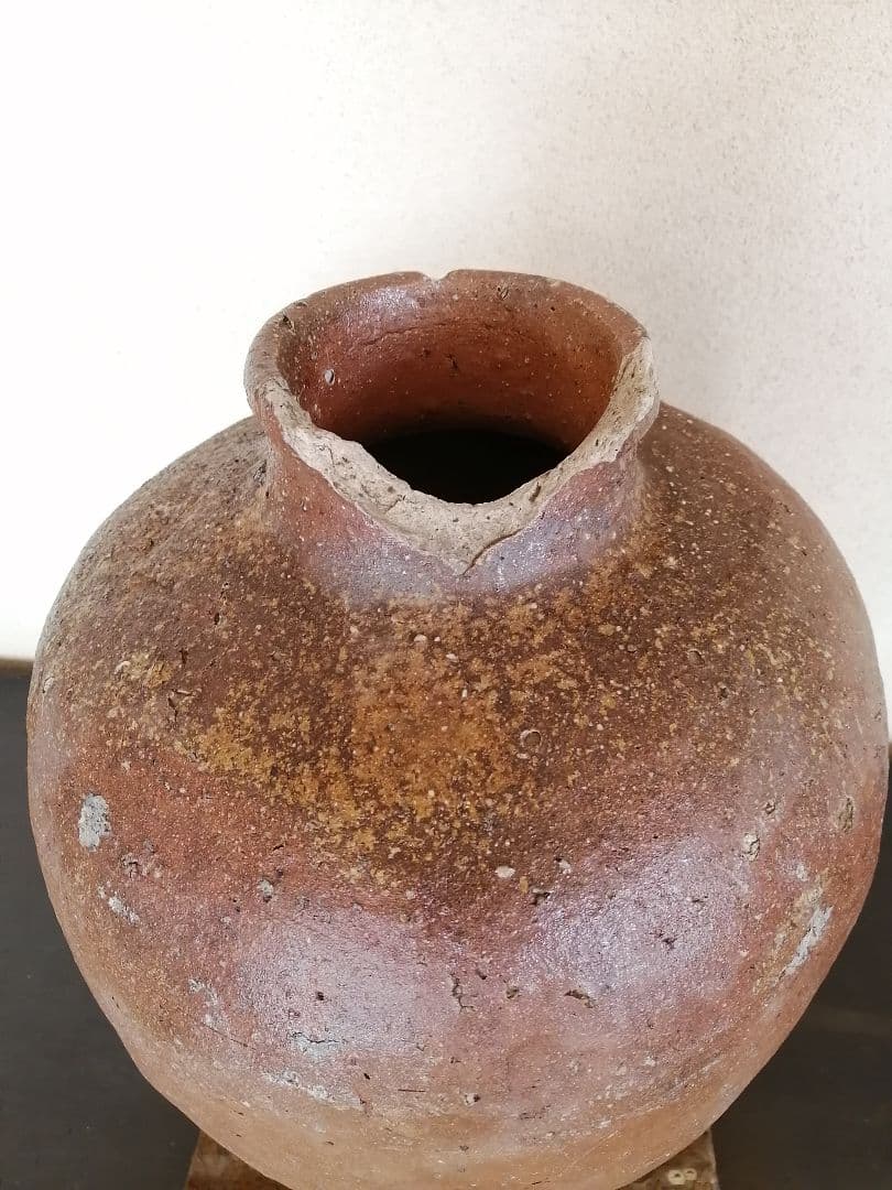 №82　古信楽の壺　特有の柔らかい土肌。　信楽　壺