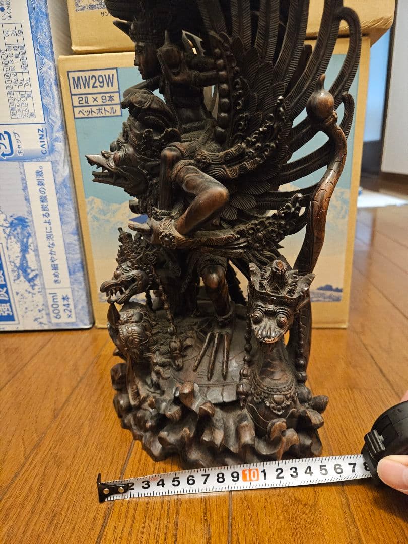 ヴィシュヌ神とガルーダの置物