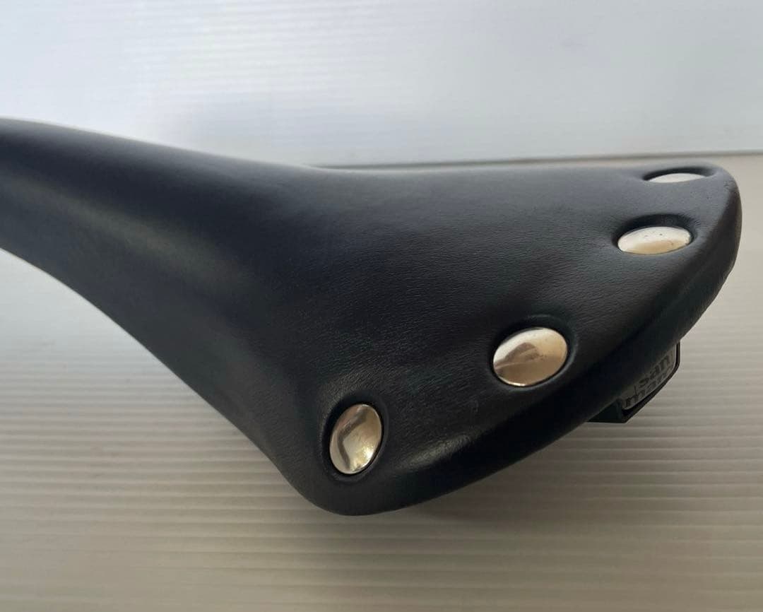 サンマルコ リーガル ブラックレザー、シルバーカラー鋲仕様