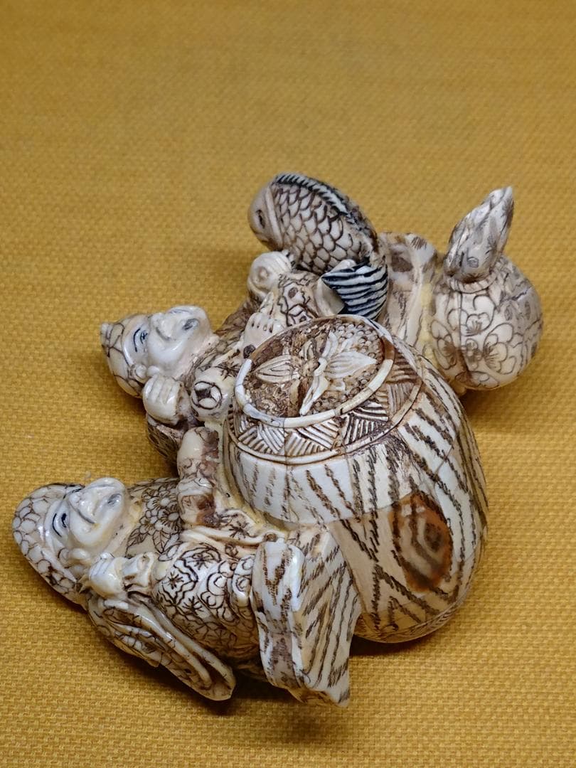 細密彫刻　天然素材　大黒天　恵比寿　置物　インテリア　工芸品　美術品　A3382