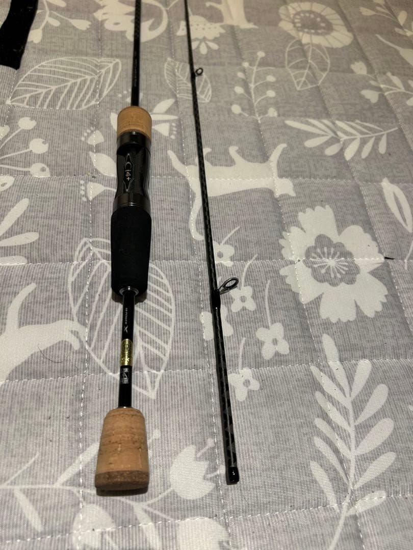 TROUT ONE AS トラウトロッドとケース