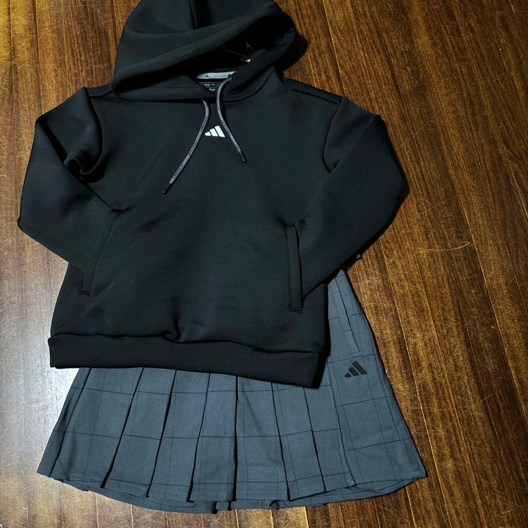 新品 ゴルフウェア アディダス チェックスカート ビックロゴフーディー パーカー