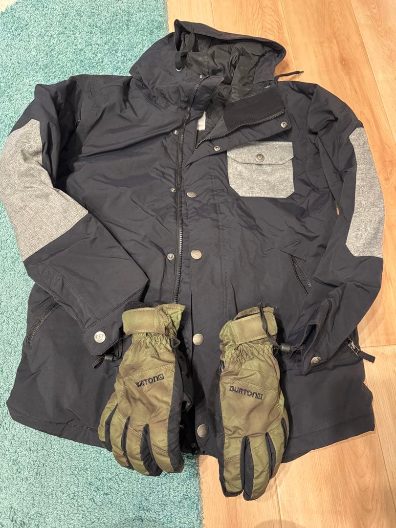 Burton The White Collection Mサイズ　スノボ　ウェア