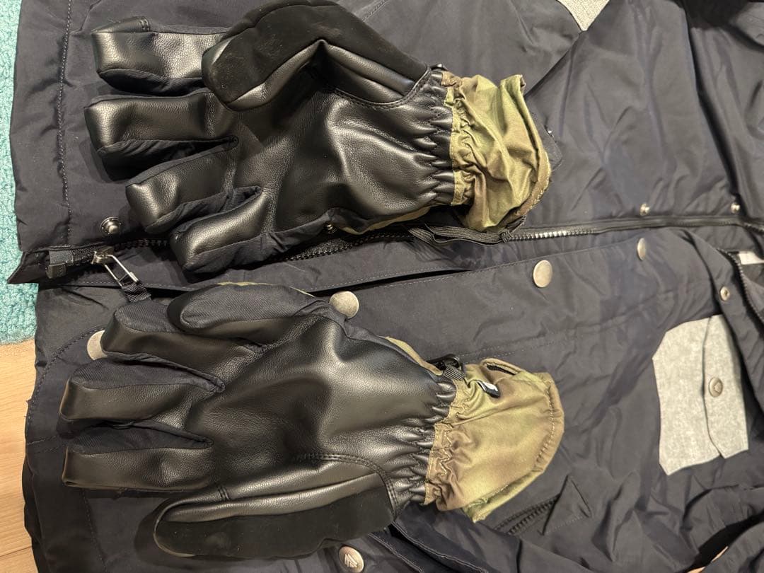 Burton The White Collection Mサイズ　スノボ　ウェア