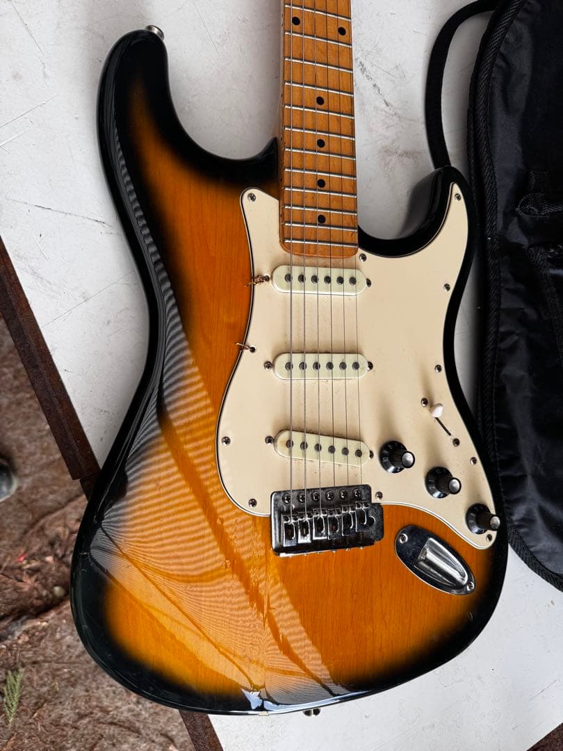 【現状品】 エレキギターCREATIVE MIND弦楽器 楽器 ソフトケースあり