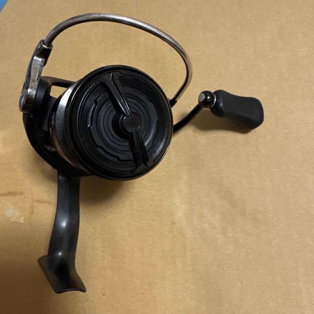 ［人気リール］ ダイワ　18タトゥーラLT 2500S-XH