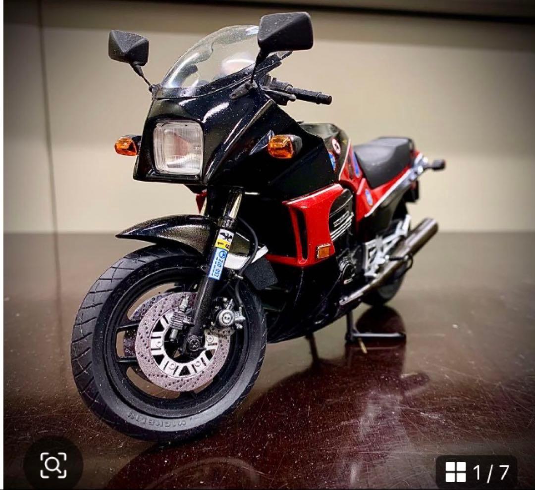 カワサキ　GPZ900R ニンジャ　1/12 　トップガンバージョン　完成品
