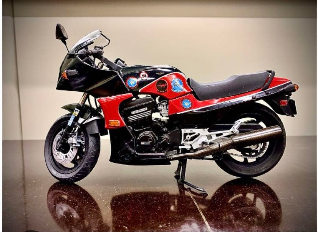 カワサキ　GPZ900R ニンジャ　1/12 　トップガンバージョン　完成品