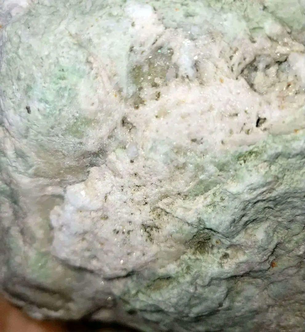 ！財宝！巨大アレキサンドライト？！内部水晶クラスターあり原石！宝石級！！　糸魚川