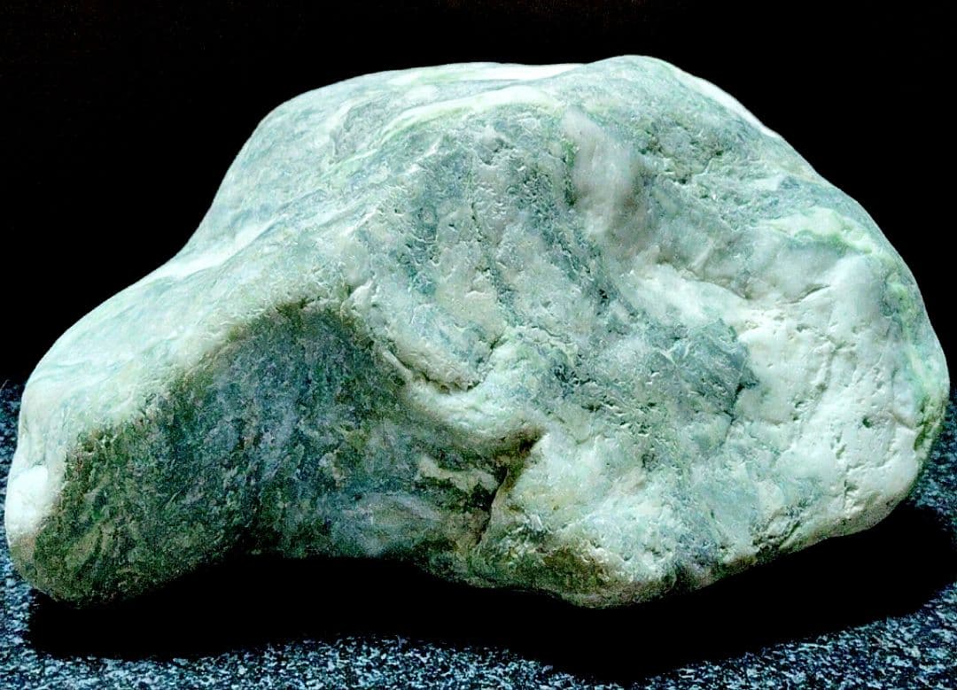 ★翡翠原石★糸魚川硬玉【小滝・転石・バレル磨き3,672ｇ】