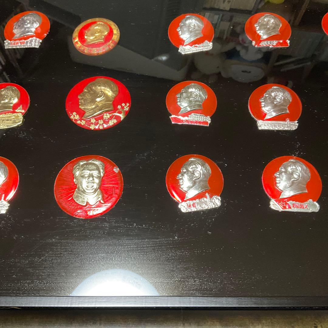 貴重！　中国　毛沢東　バッジコレクション　額装