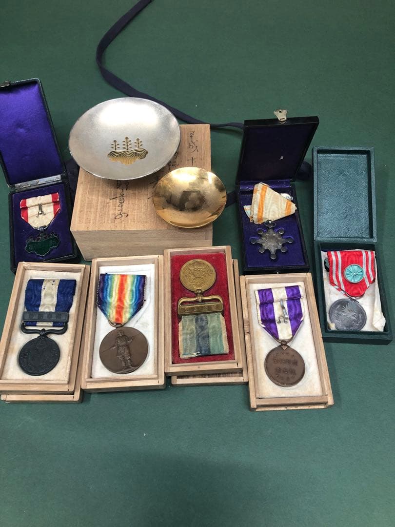 勲章セット　七種　銀杯付