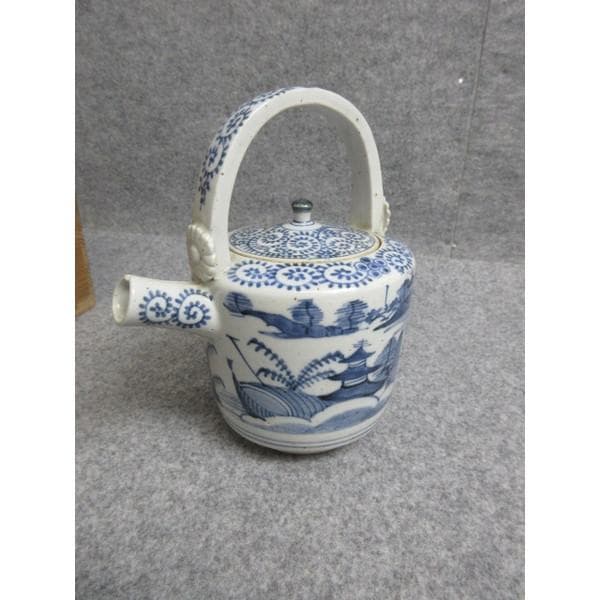 古伊万里染付蛸唐草に山水図銚子箱付き [B28257]