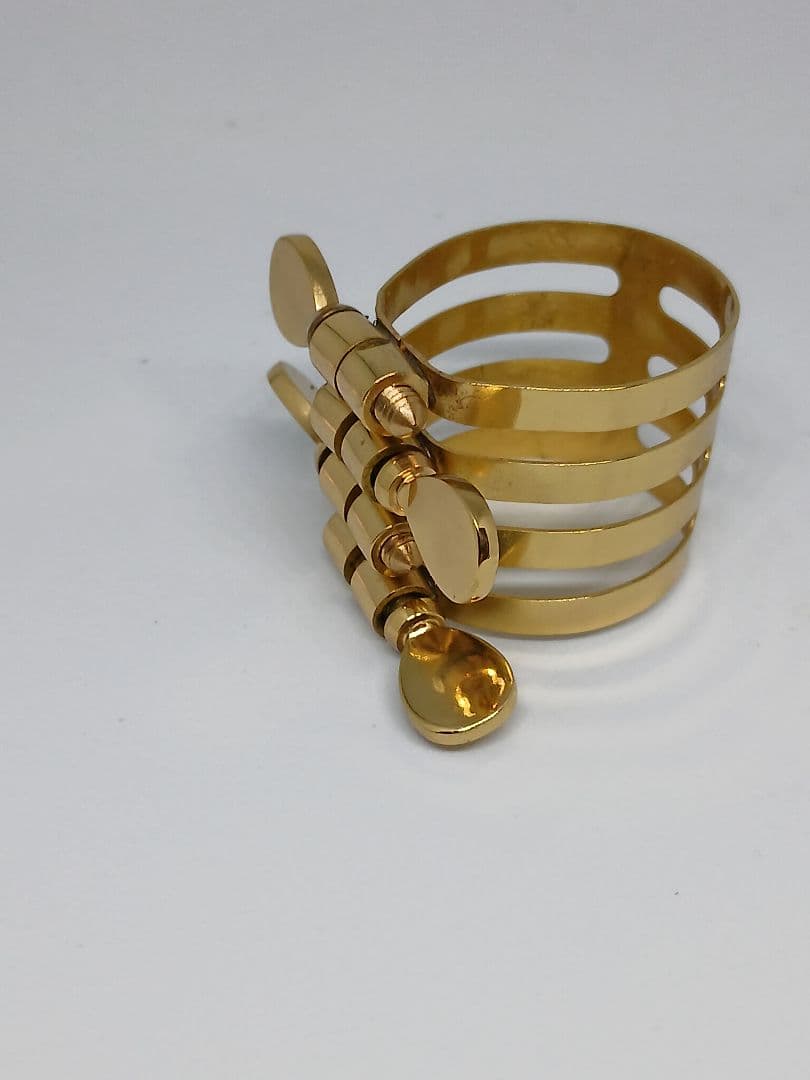 アルトサックス　リガチャー　4ネジタイプ　ハードラバー用　良品！