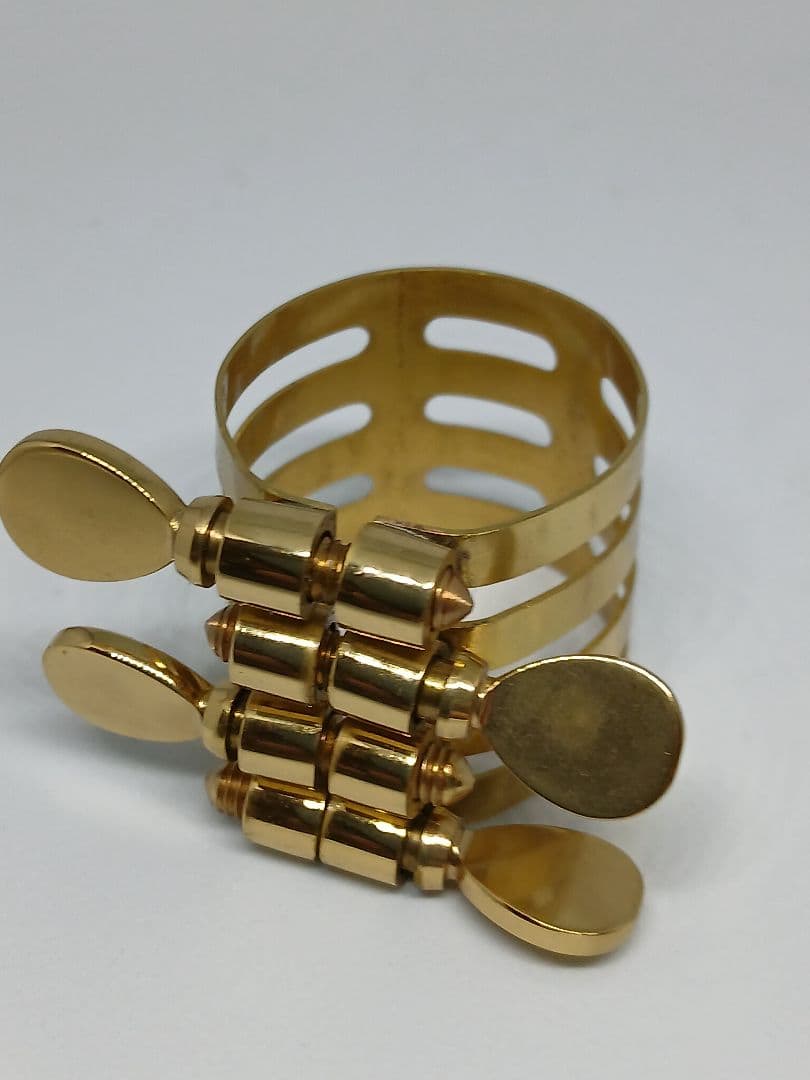 アルトサックス　リガチャー　4ネジタイプ　ハードラバー用　良品！