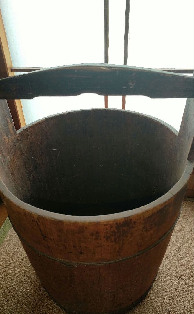 古道具　樽　バケツ　水汲み　水桶　桶　レトロ　ヴィンテージ　木製　木　年代物